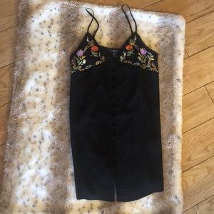 ✨NEW FOREVER 21 BLACK EMBROIDERED DRESS✨✨